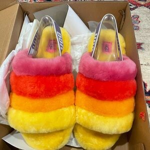 UGG SLIPPERS (NWT)